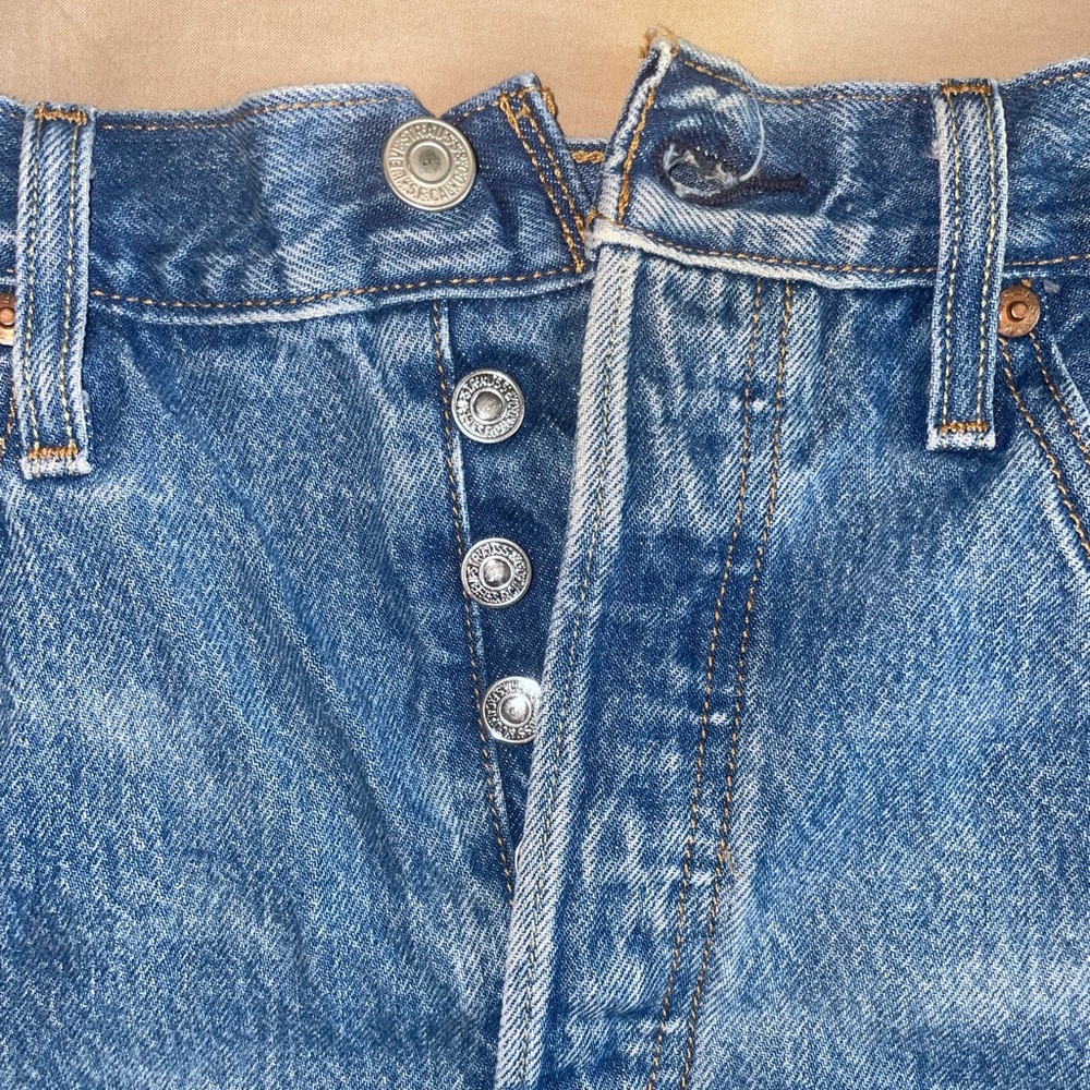Levi’s 501 High-Rise Denim Shorts - Picture 5 of 6